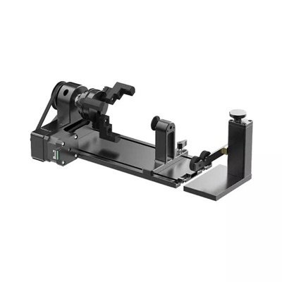 Module rotatif xTool RA2 Pro, mandrin et rouleaux sur un rail métallique noir