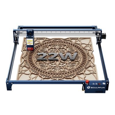 Sculpfun S30 Ultra 22 W : portique bleu ouvert au-dessus d'une rosace de bois découpée
